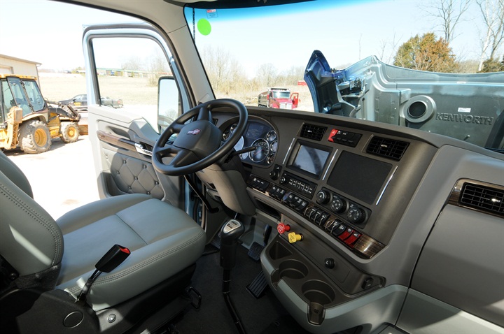 Gallery: Everything the driver needs is close by and well ... 1991 ford l8000 wiring diagram 